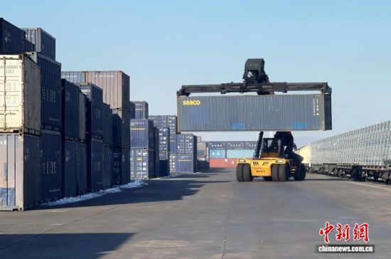 12��11�������֬q���������ˆT�ڬq���F·�ڰ��M(j��n)�м��b����b�������� �z