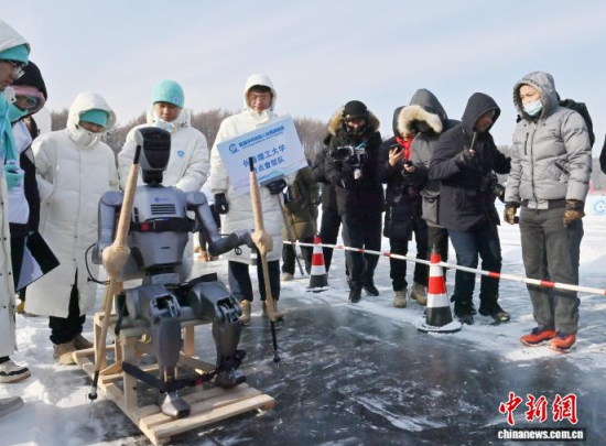 1��10���������L����һ���C���˱�ѩِ�����C�������������ϓ]��ѩ�����ڱ����ϊ^�����С���������ӛ�� ���� �z